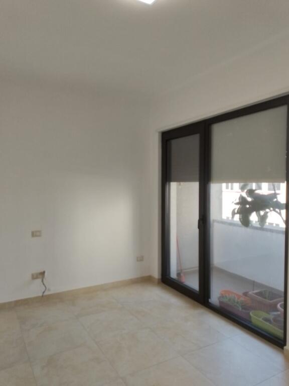 📌 Office space for rent — not for residential use Near the boulevard, near the Central Polyclinic, Durres