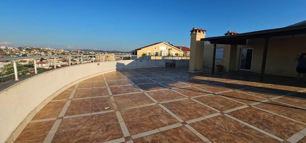 FOR RENT – 2+1+2 with veranda 200 m², Beach “Te Tocaku”, Durrës 🏖️🏢