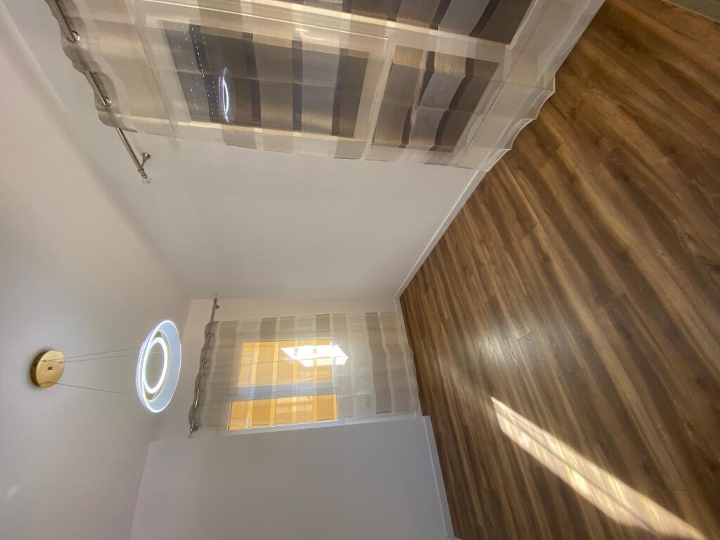 2+1, empty only with false ceiling, 800 euros, near the red school