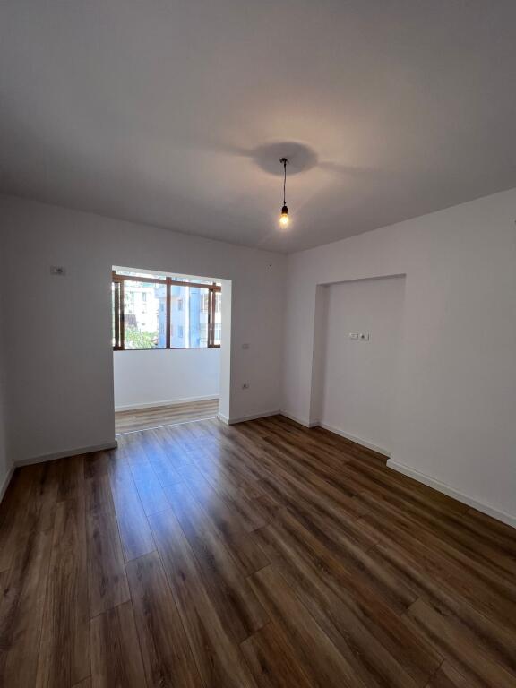 Shitet Apartament 1+1