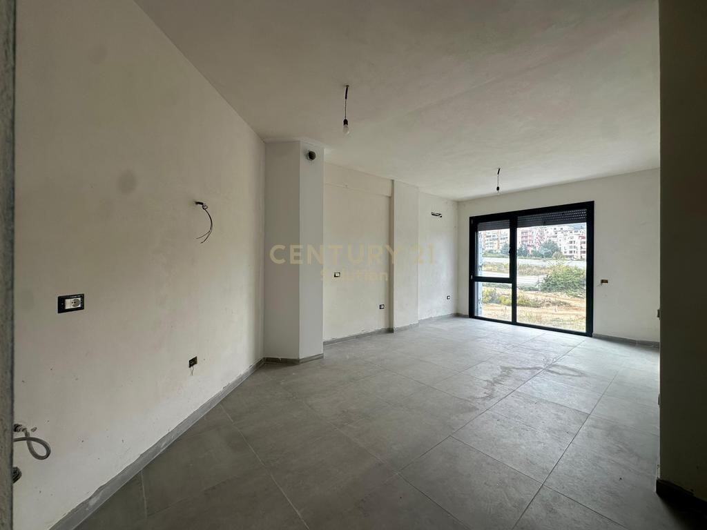 APARTAMENT 2+1+2+ PARKING OPSIONAL PRANE SPITALIT TE KAFSHEVE!