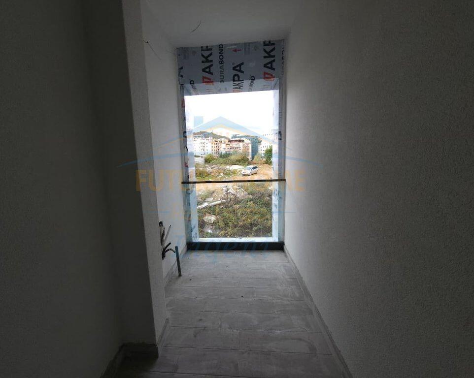Shitet, Apartament 2+1+Post Parkimi, Liqeni i Thate, Tiranë.