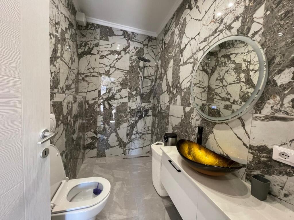 Apartament 2+1 per qira tek Liqeni i Thate.