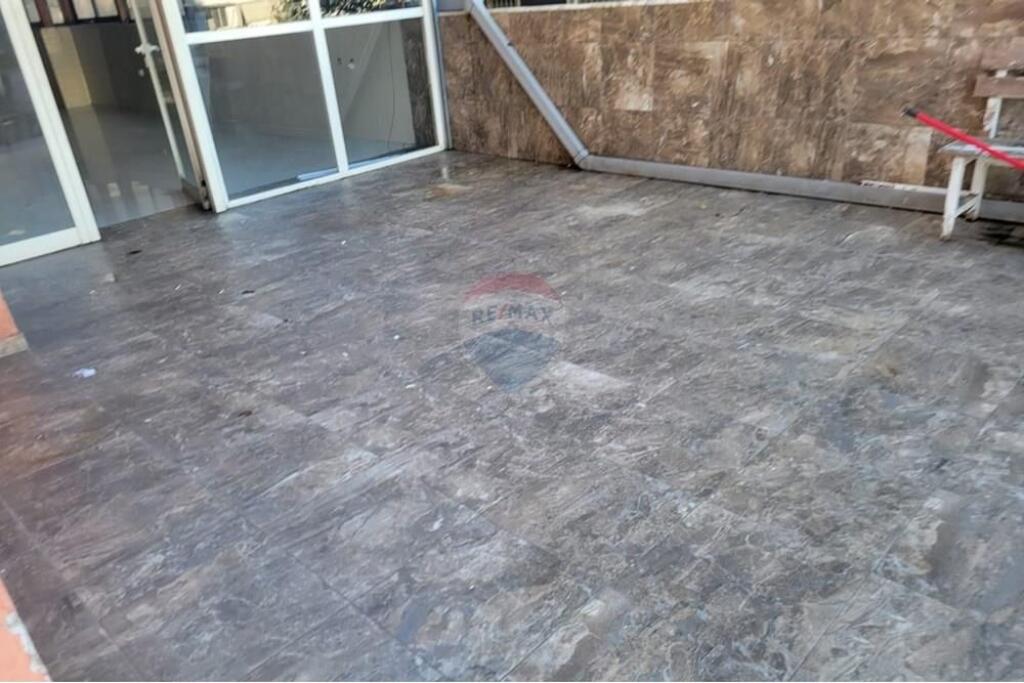 AMBIENTE KOMERCIALE BUZE RRUGE ME QERA !