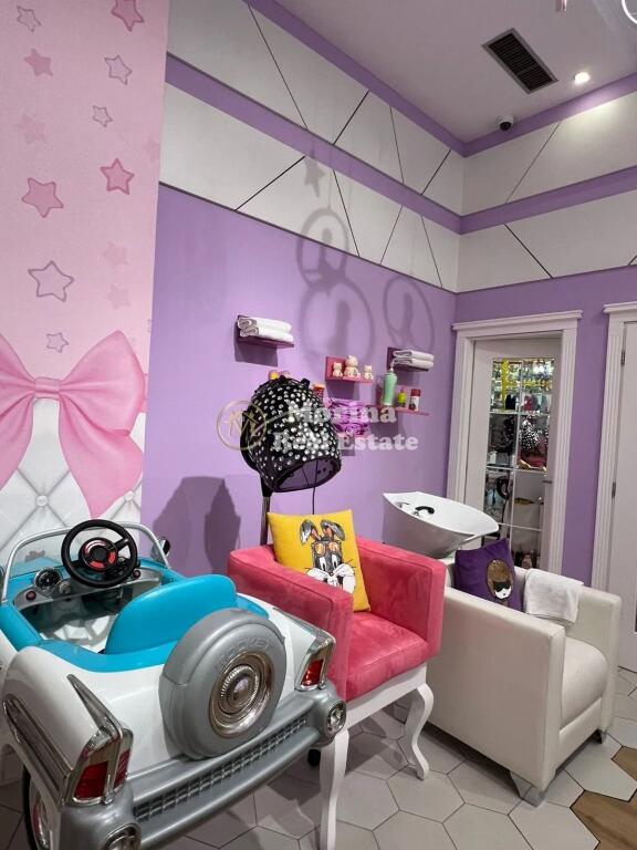 Shitet, Biznesi, Rruga Kavajes, 20.000 Euro