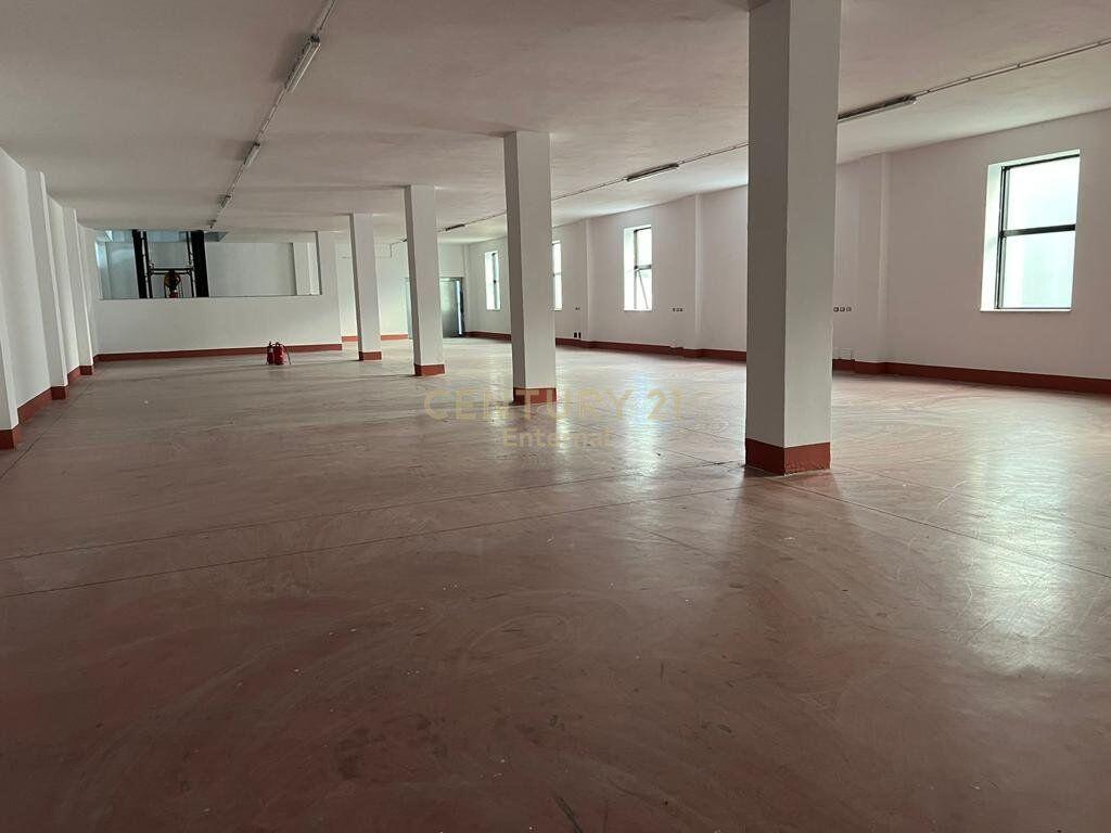 Warehouse for rent in Berxullë.