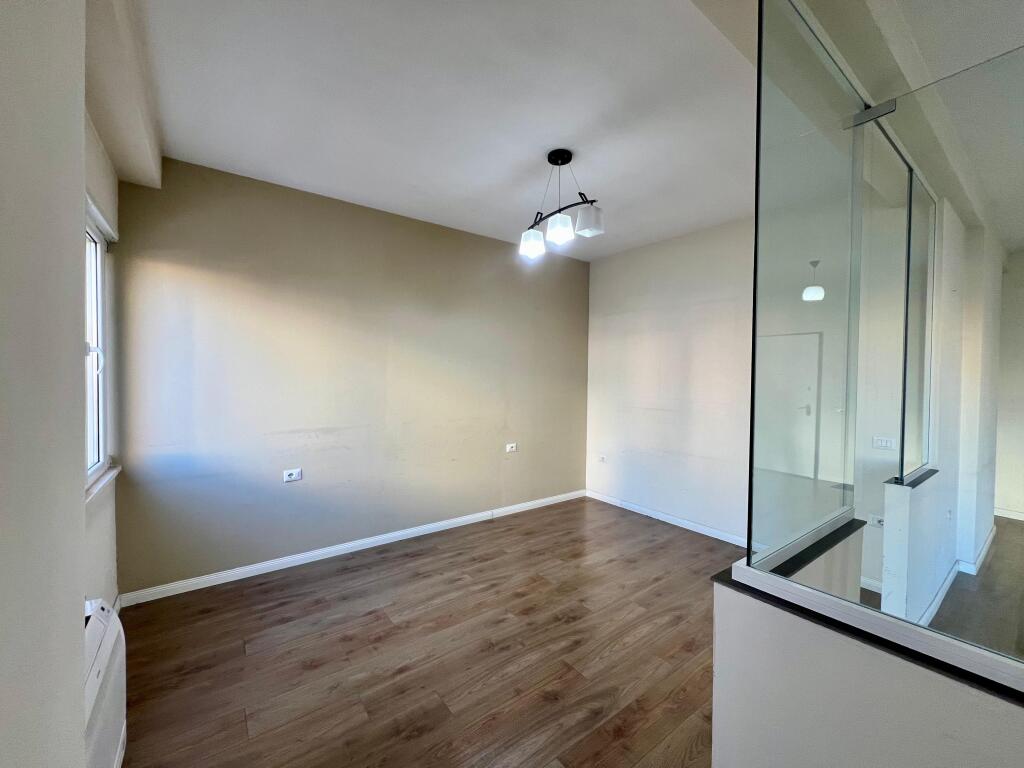 Jepet me qira Apartament 1+1+ Ballkon, “Gjimnazi Partizani”, Tiranë