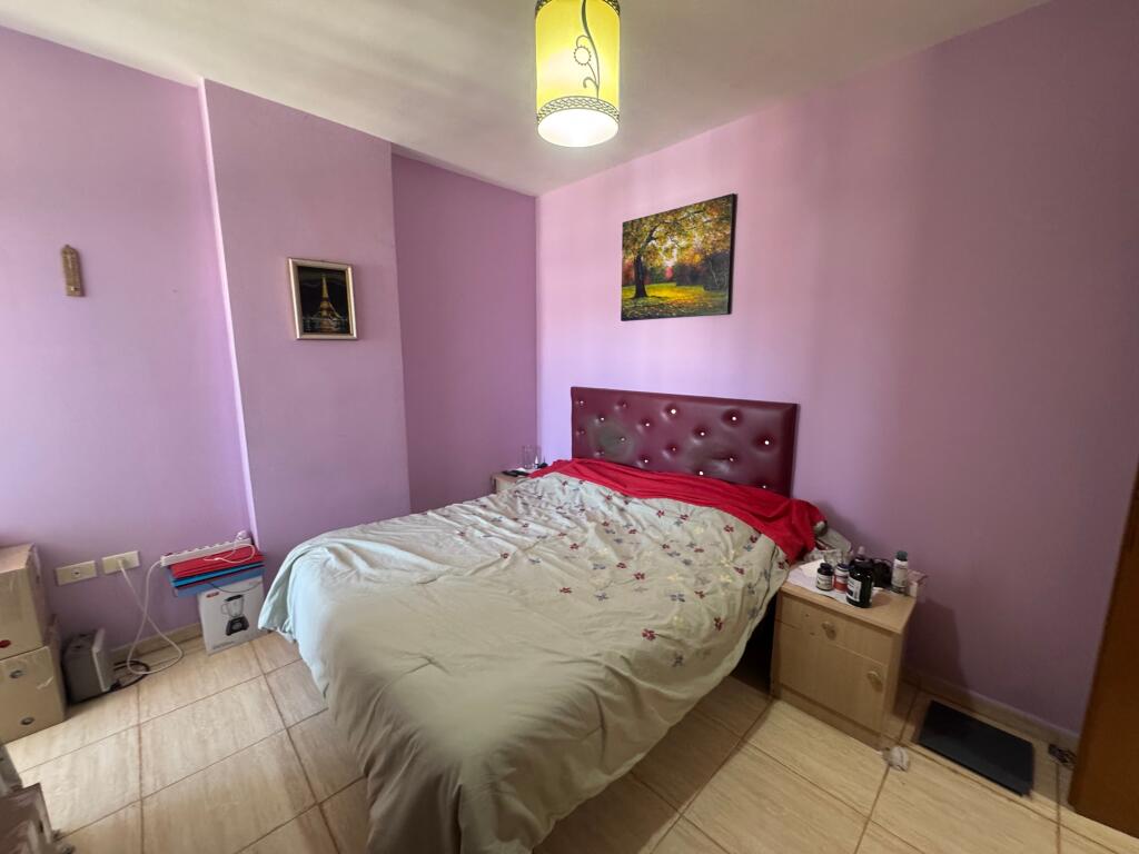 Apartament 1+1 me qera  Tek rruga e Bogdaneve Kati 12 pallat me ashensor  Cmimi 40000 leke ne muaj