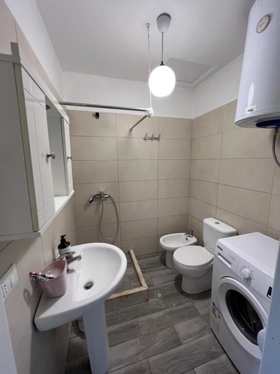 Jepet apartament 2+1+2 Me Qira tek Tregu Elektrik