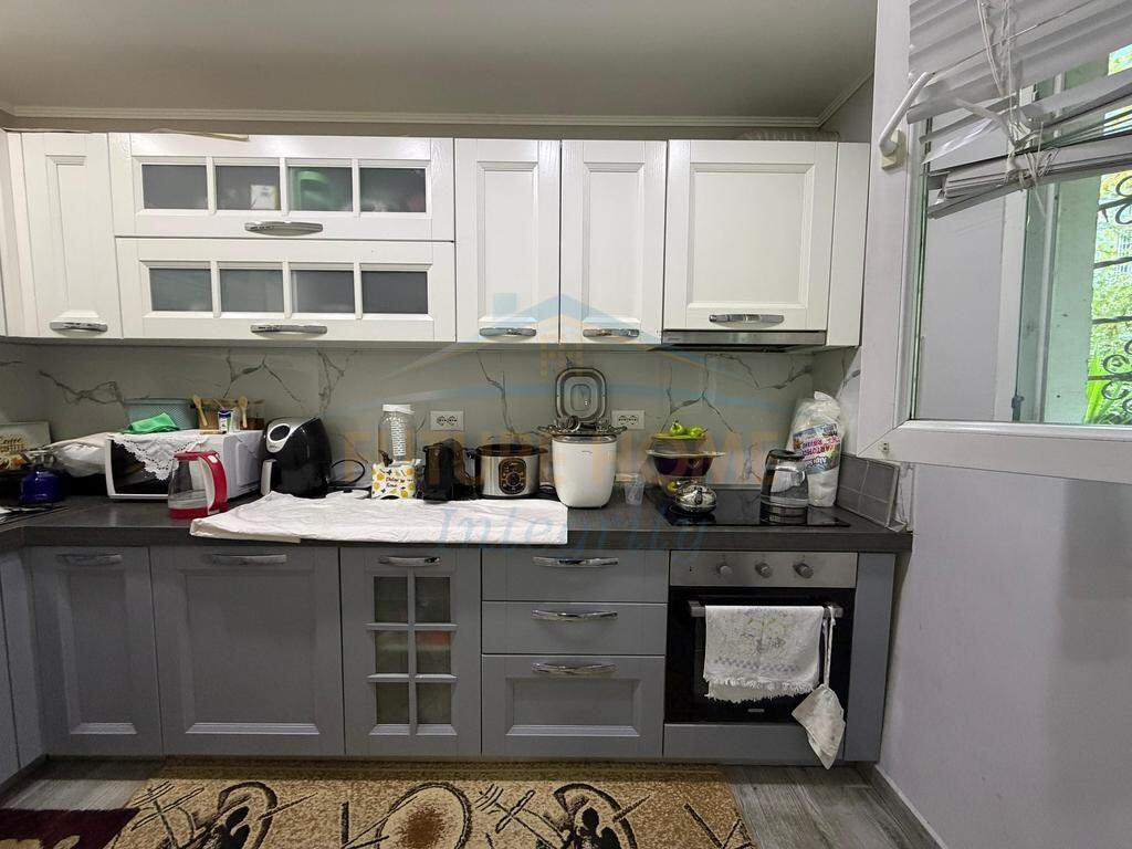 In vendita, appartamento 2+1, Ali Demi, Tirana.