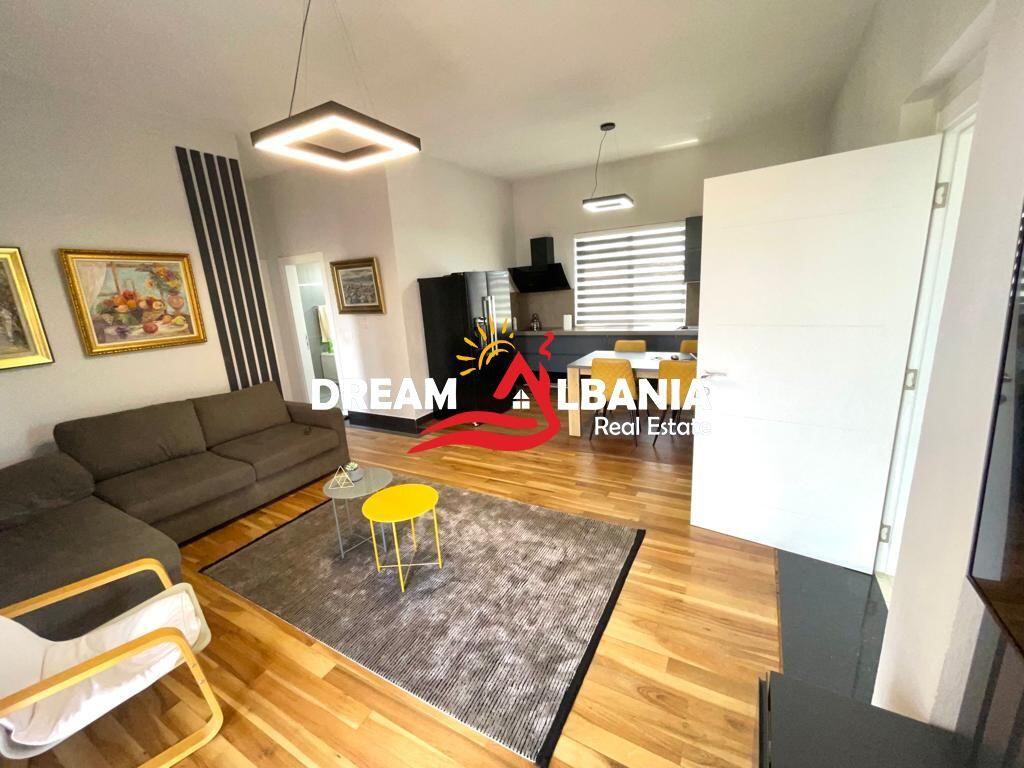 Villa di 3 piani in affitto vicino al Lago Artificiale, vicino alla Guardia, Tirana (ID 4251257 )