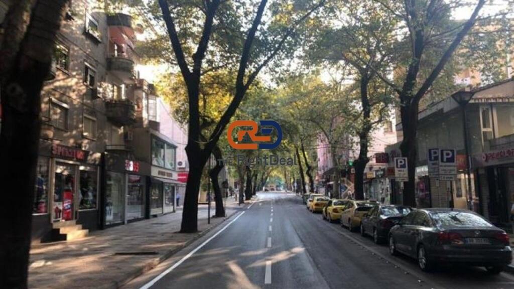 OKAZION !! Ne Myslym Shyr, Buze Rruges Kryesore Shitet Ambient Biznesi !!