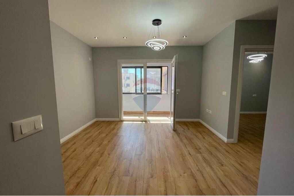 Apartament - Për Shitje - Rruga 5 Maji, Tiranë (ID: 530181098-54)