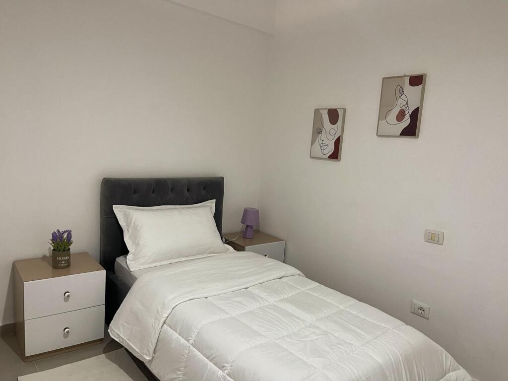 Jepet me qera penthouse liqeni that 799 eu rruga Peti