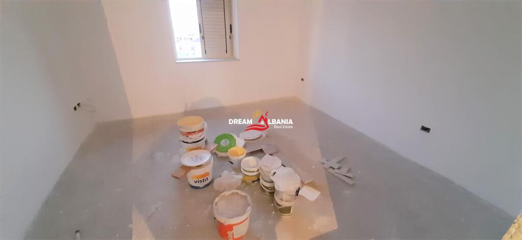 Appartamento penthouse 4+1 con cucina separata in vendita in via Hoxha Tasim vicino a Optika Roma a Tirana (ID 4139087)