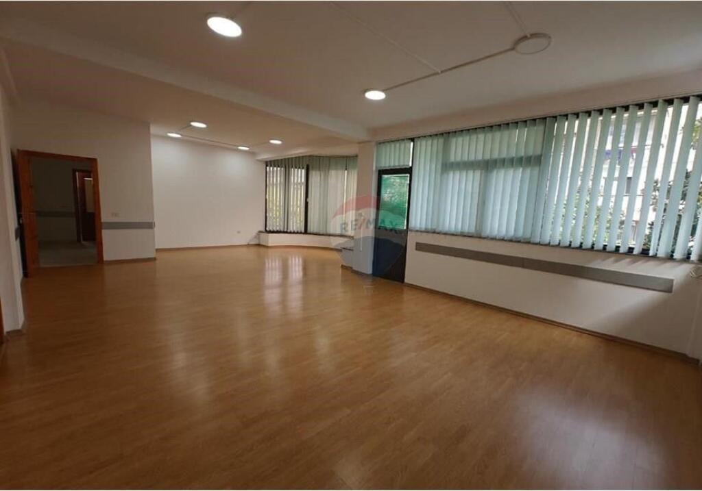 AFFITTO, AMBIENTE COMMERCIALE, VETRINA, TIRANA