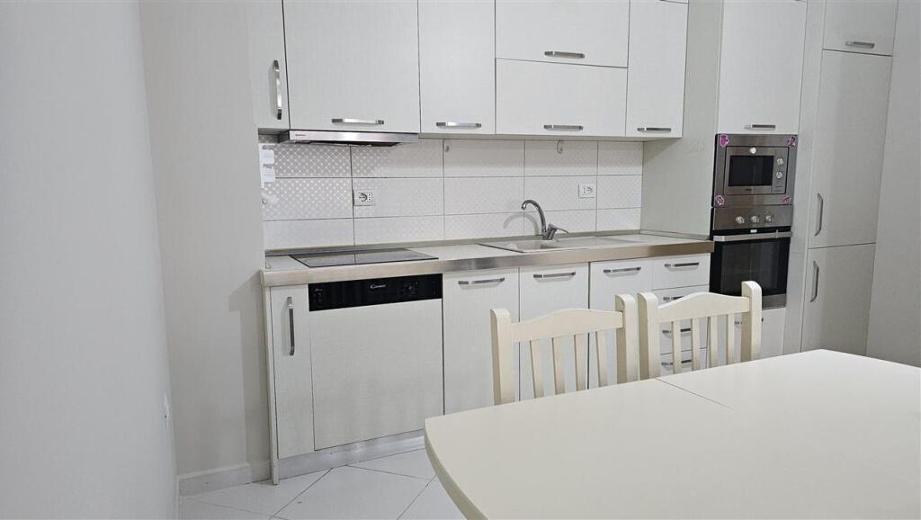 JEPET ME QIRA 2+1 LIQENI I THATE 650 EURO