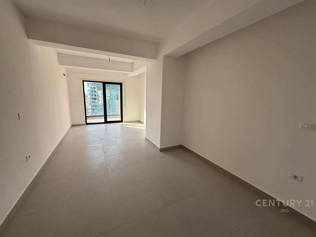 Appartamento 3+1+2 in Rruga e Kavajes. 460.000 € Superficie Totale 167m2