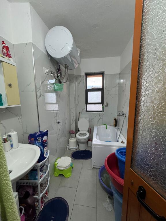 Shitet 2+1 afer stadiumit Kavaje