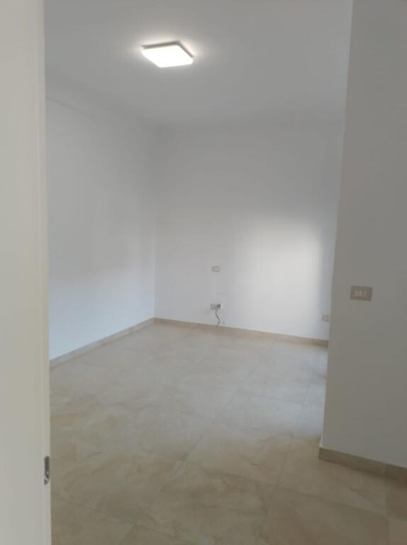 📌 Office space for rent — not for residential use Near the boulevard, near the Central Polyclinic, Durres