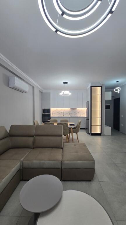 Jepet me qira apartament 2+1+2 te Liqeni i Thatë 1200 euro/muaj