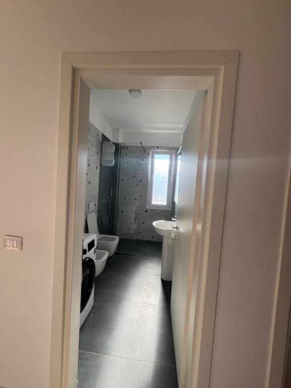 APARTAMENT 3+1 ME QIRA - ISH FUSHA E AVIACIONIT