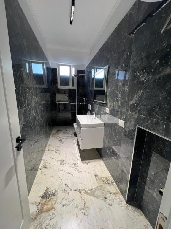 Appartamento 2+1+2+Balcone in vendita 218.000€ Via Haxhi Hysn Dalliu, Procura, Tirana