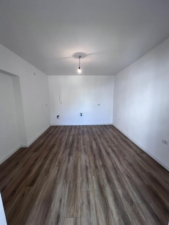 Shitet Apartament 1+1