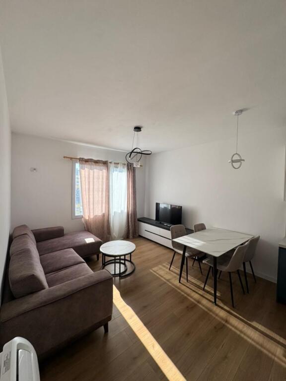 APARTAMENT 3+1 ME QIRA - ISH FUSHA E AVIACIONIT