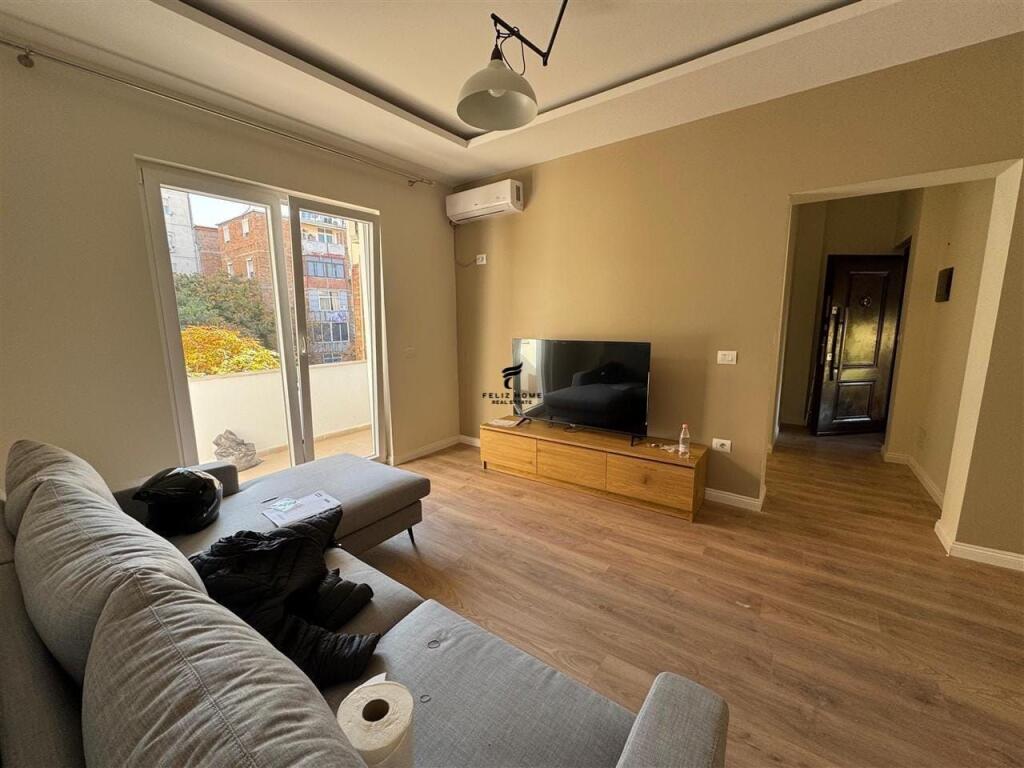 APARTAMENT ME QERA 1+1 STACIONI TRENIT 65.000 LEKE