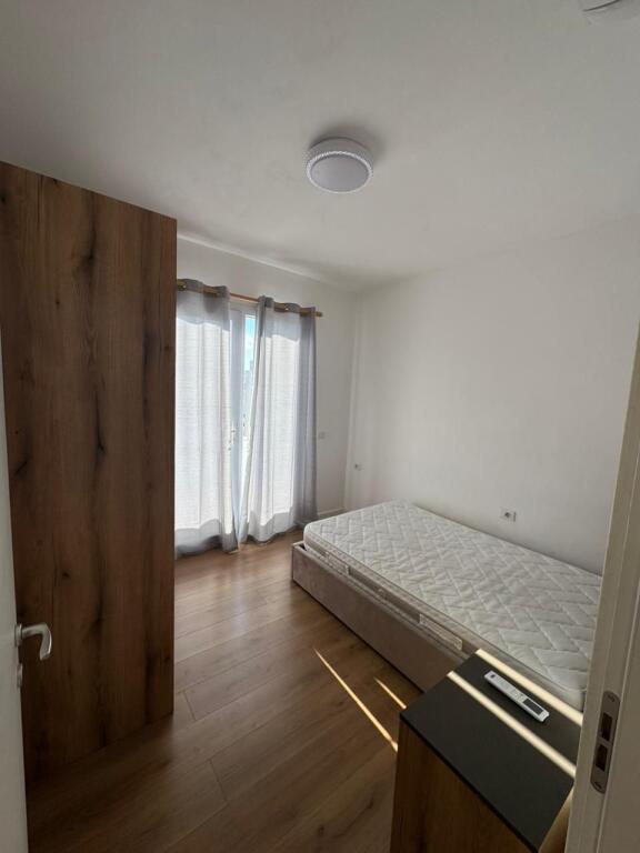 APARTAMENT 3+1 ME QIRA - ISH FUSHA E AVIACIONIT