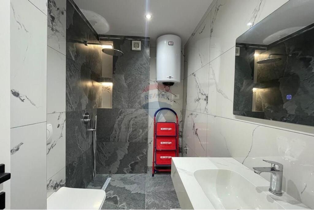 Apartament - Për Shitje - Rruga 5 Maji, Tiranë (ID: 530181098-54)