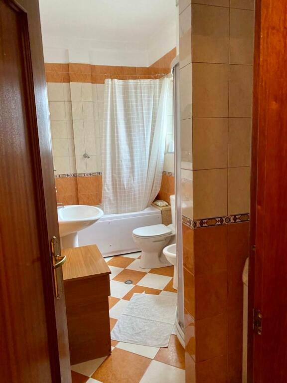 📣 AFFITTO Appartamento Duplex 4+1+2 📍 21-Dhjetori, Vicino Hotel Mondialit ✨  