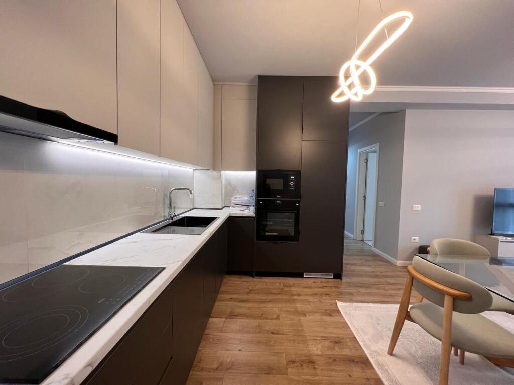 Jepet me qera apartament 2+1 me Post Parkimi Liqeni Thate!