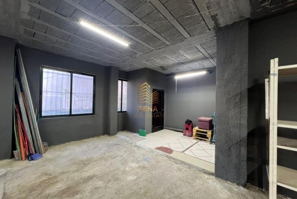 Qira, Magazine 120m2, Don Bosko, 800 Euro