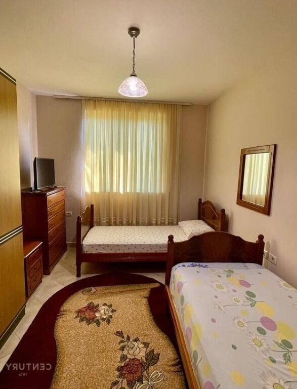 Apartament me qera 2+1 me 2 ballkone tek Ish Fusha e Aviacionit, pranë Pallatit të Telebingos