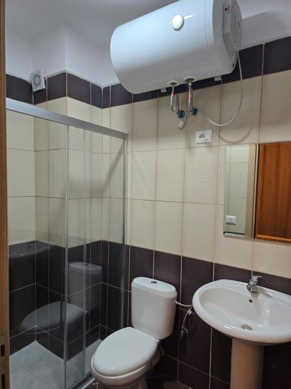 🏡 APARTAMENT ME QIRA 2+1 – 📍Pallatet Çabej