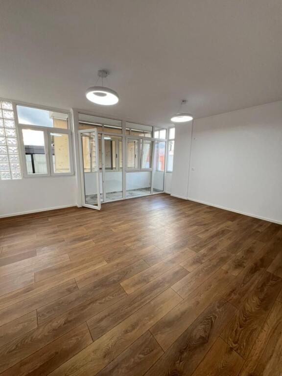 Appartamento 2+1+2+Balcone in vendita 218.000€ Via Haxhi Hysn Dalliu, Procura, Tirana