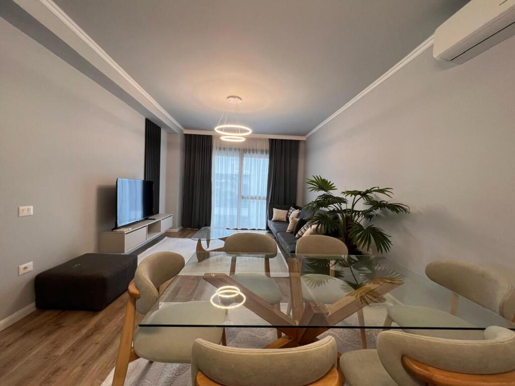 Jepet me qera apartament 2+1 me Post Parkimi Liqeni Thate!