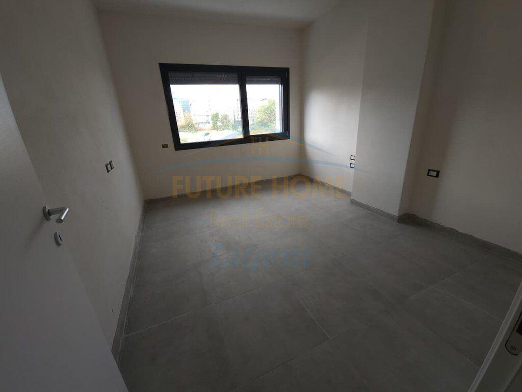 Shitet, Apartament 2+1+Post Parkimi, Liqeni i Thate, Tiranë.