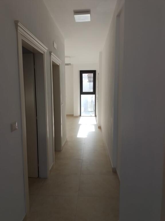 📌 Office space for rent — not for residential use Near the boulevard, near the Central Polyclinic, Durres