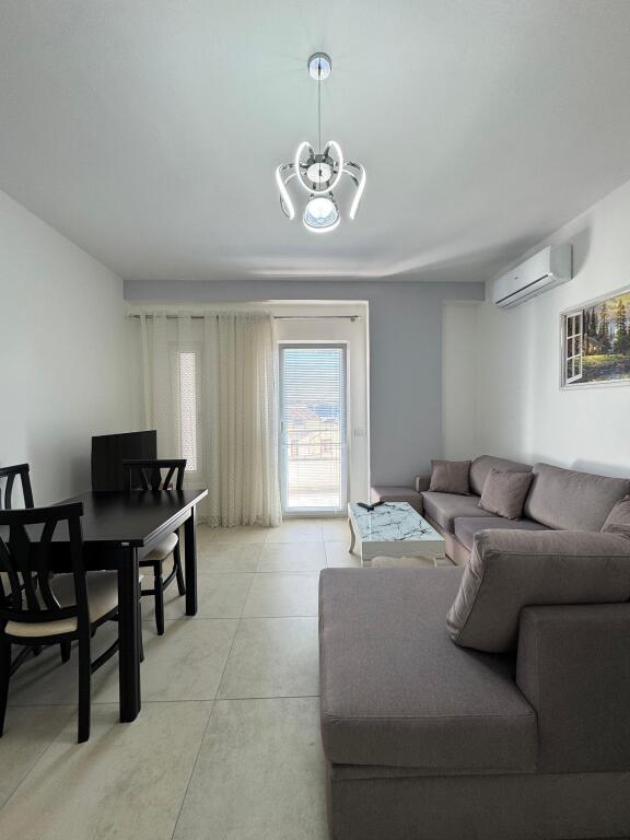 📍 Jepet me qira apartament 1+1 – Tregu Industrial, Durrës