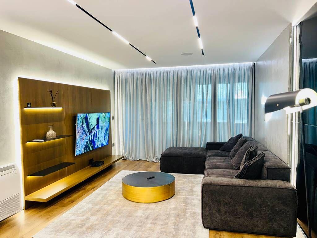 Shitet Apartament Luksoz 2+1+2 Perballë Delijorgjit