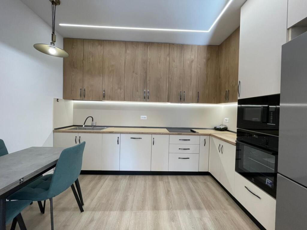 Apartament 2+1 per qira tek Liqeni i Thate.