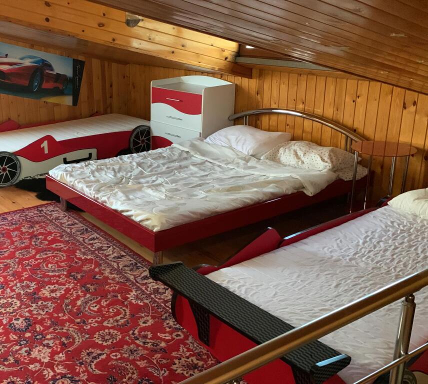 Jepet me qera 2+1, 400 euro, vile private tek rrethrrotullimi i shkozes