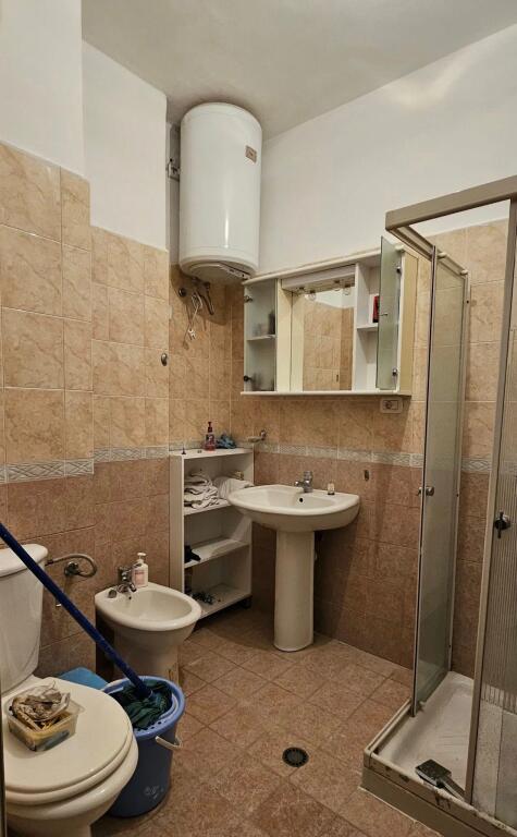 📍 Apartment 1+1 for Sale – Iliria, Beach, Durrës 💰 Price: 85,000 € 📐 Total Area: 60 m² gross 🏢 Floor: 5 with elevator 📍 Area: Iliria – Beach