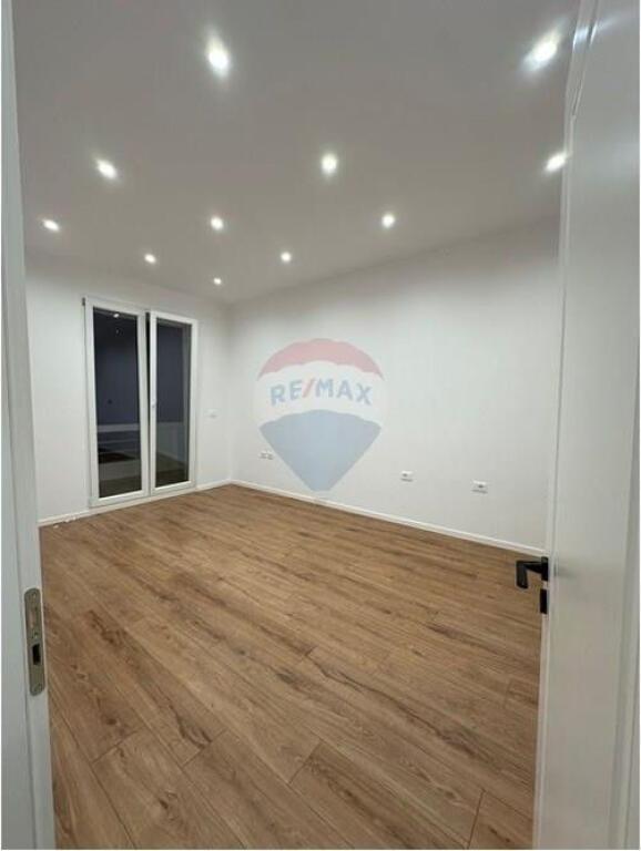 Shitet Apartament 2+1 tek rruga e Duresit