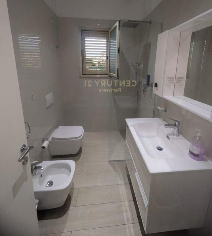 APARTAMENT 2+1 ME QIRA - PRANE FAKULTETIT TE INXHINIERISE.