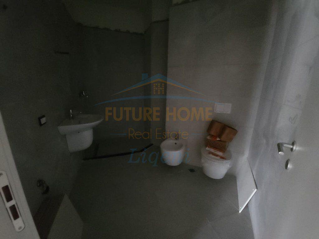 Shitet, Apartament 2+1+Post Parkimi, Liqeni i Thate, Tiranë.