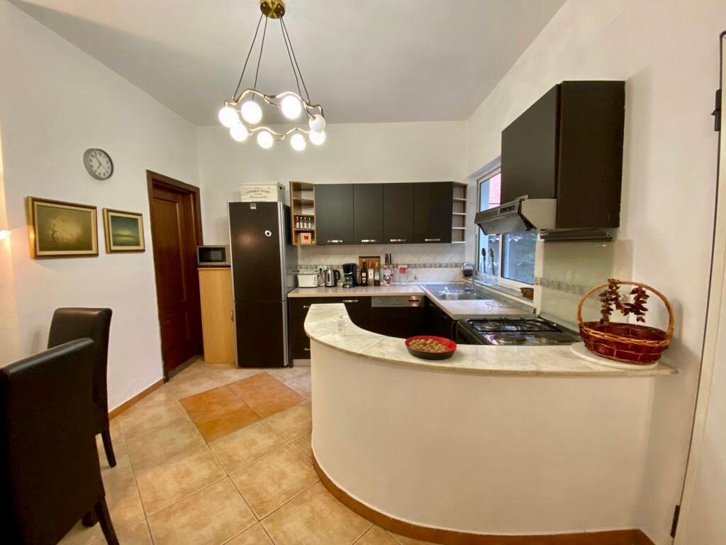 📣 AFFITTO Appartamento Duplex 4+1+2 📍 21-Dhjetori, Vicino Hotel Mondialit ✨  